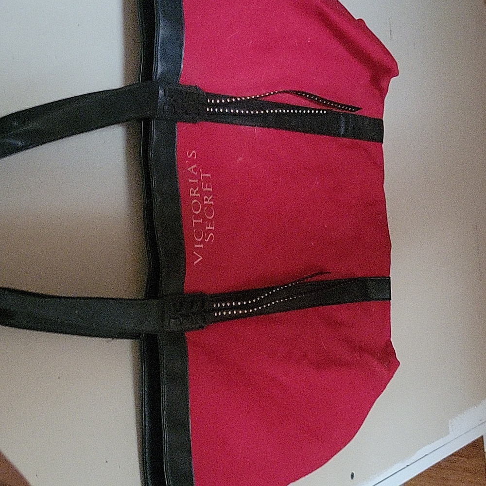 Victoria Secrets sleep over bag